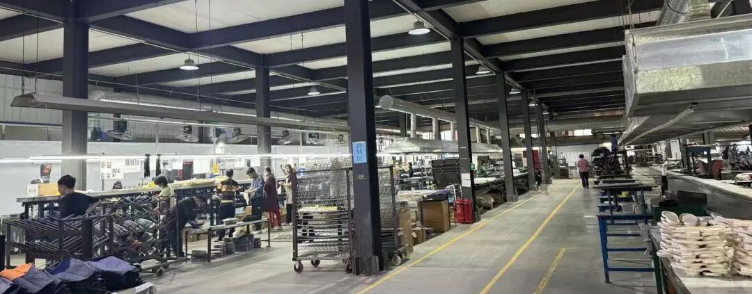باتكوس في معرض كانتون: الأحذية المصنوعة من اللاتكس الطبيعي الحاصلة على براءة اختراع تفتح آفاقًا جديدة للتعاون العالمي